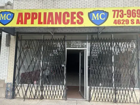 Mixed-Use Corner Building in Chicago