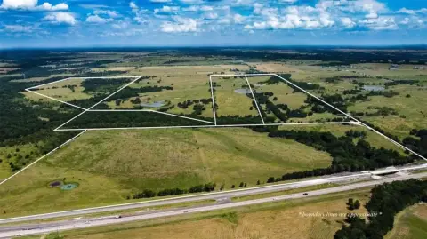Barry, TX Ranch with Income