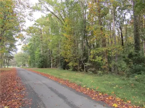 Residential Land in Kilmarnock, VA