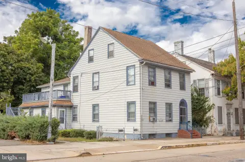Salem Triplex with Long-Term Tenants