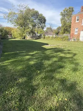 Vacant Lot in Chicago Neighborhood