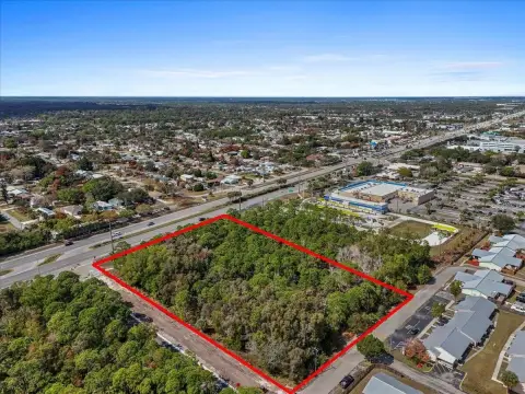 Prime Commercial Lot on Federal Highway