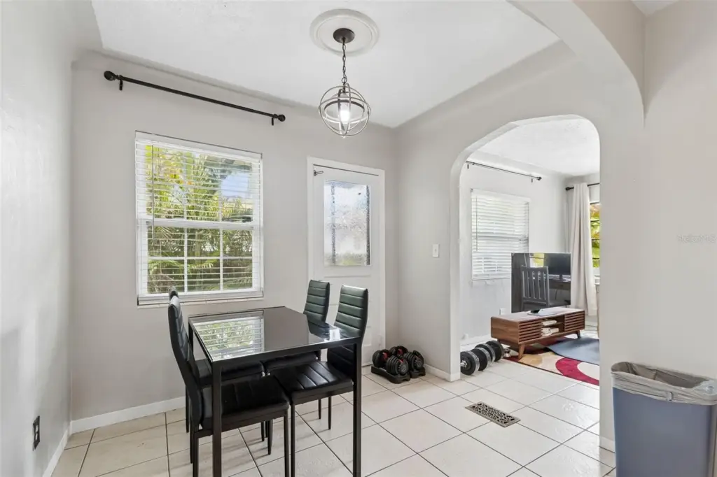 1500 30TH AVENUE N, St Petersburg, FL, 33704 - Triplex for sale - Realmo