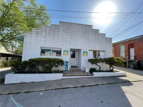 Mixed-Use Property with Living Quarters