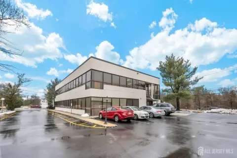 Versatile Commercial Space on Route 27
