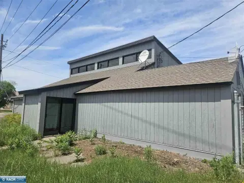 Cloquet Office Building with Units