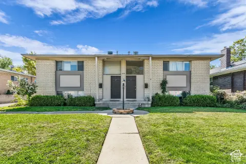 12-Unit Townhouse-Style Apartment Property