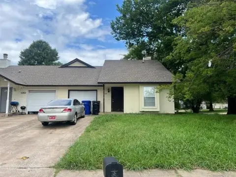 Remodeled Duplex with Garage