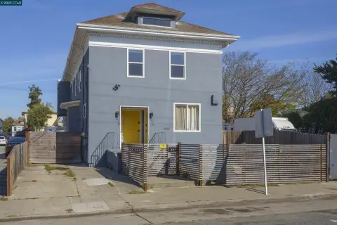 Oakland Triplex in Longfellow Neighborhood