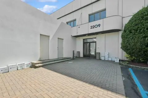 Merrick Road Office Building