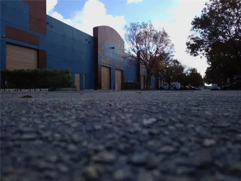 Miami Gardens Small-Bay Warehouse