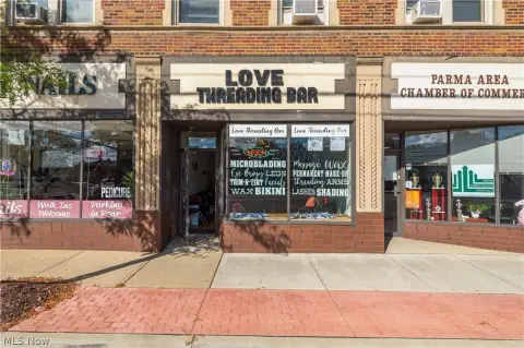 Multi-Suite Retail Space