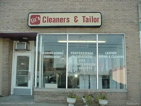 Walled Lake Commercial Opportunity