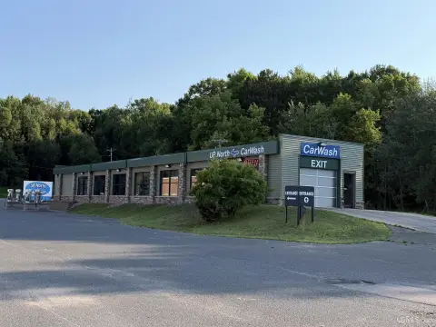 Car Wash with Conveyor System