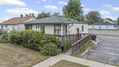 Office/Studio with Additional Parking