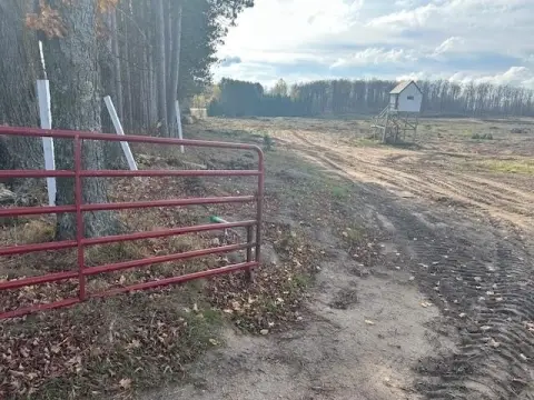 Antigo Land with Metal Building