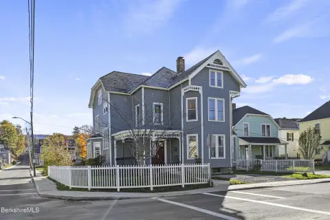 Victorian Duplex with Third-Floor Space