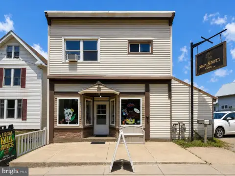 Mixed-Use Building with Apartment