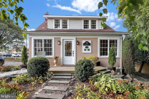 Gaithersburg Cottage: Versatile Commercial Opportunity