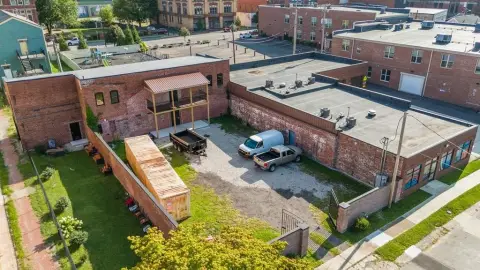 Commercial Building in Boneyfiddle District