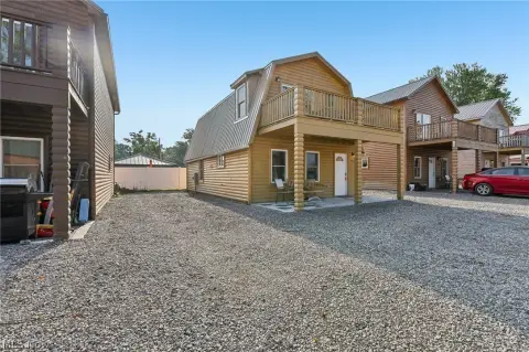 10-Unit Lakefront Rental Condominiums