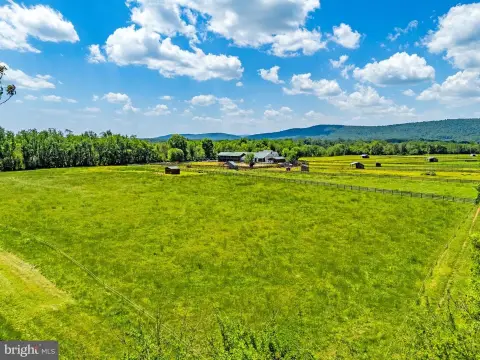 7 Acre Parcel in Lovettsville