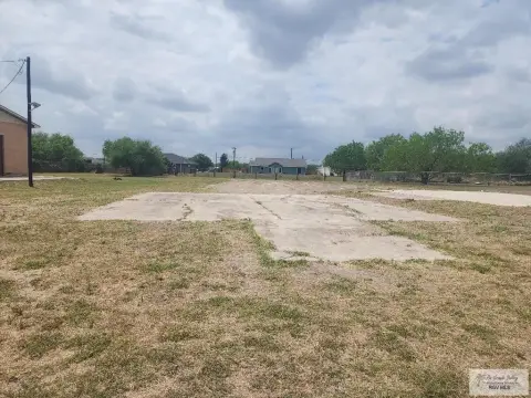 Commercial Lot on Expressway 77