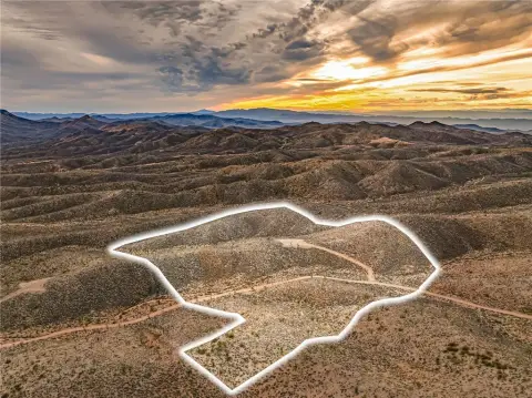 Expansive Land Parcel in White Hills