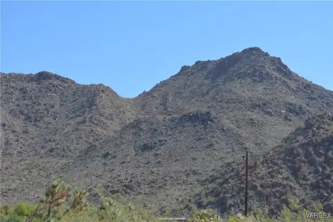Spacious Land Parcel in Yucca