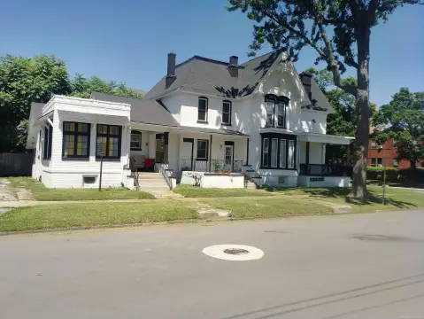 Rehabbed Multi-Unit Building Near Downtown