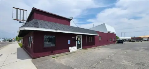 Commercial Building in Prime Location