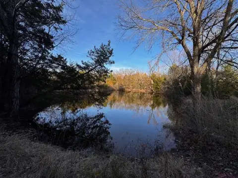 Land with Pond in Kemp