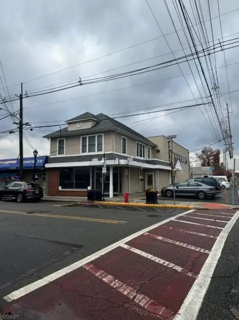 Mixed-Use Building in Hawthorne Boro