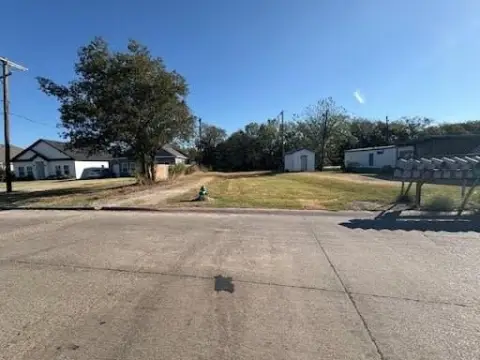 Land in Ennis, Texas