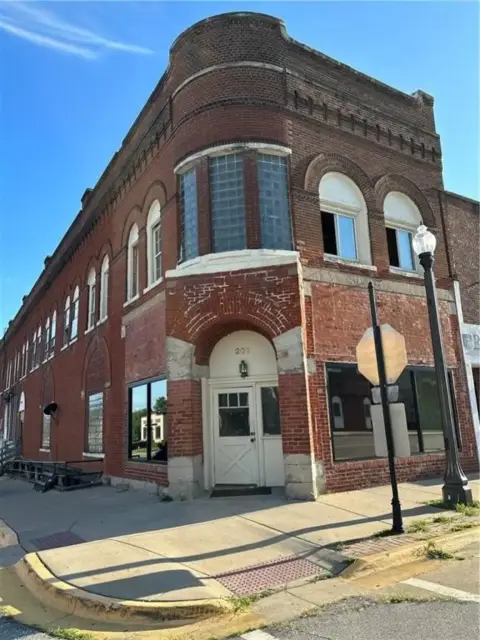 Richmond Mixed-Use Awaits Renovation