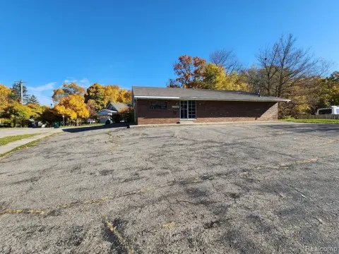 Lansing Commercial Building on Corner