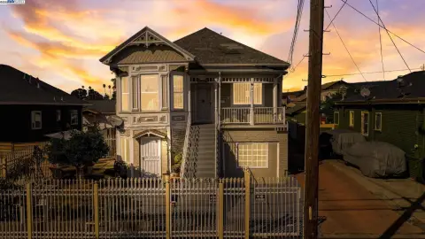 Oakland Victorian Duplex on Large Lot