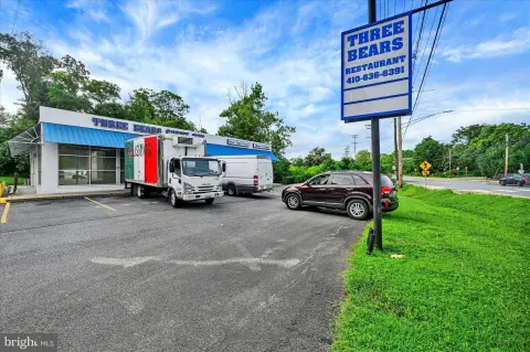 High-Traffic Commercial Plaza For Sale