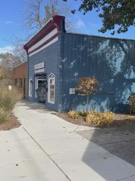 Charming Commercial Building in Coopersville