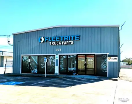 La Feria Showroom with Warehouse