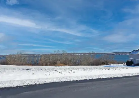 Waterfront Homesite Overlooking Sakonnet River