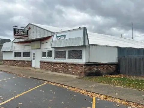 Spacious Commercial Building in Barryton