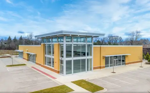 Green Oaks Retail Building For Sale