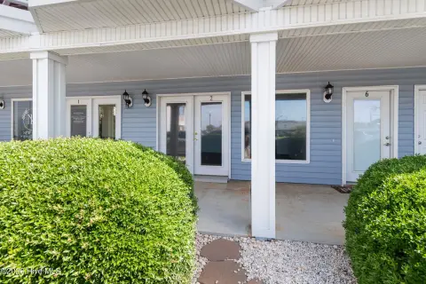 Oak Island Commercial Space