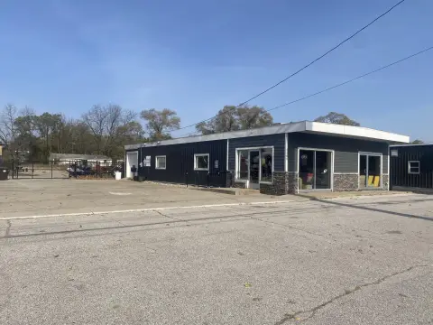 Commercial Property on Apple Avenue