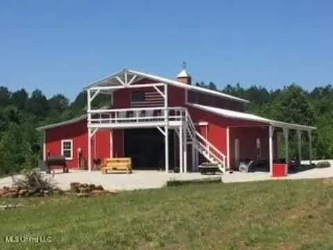 Ripley, MS Farm with Lakes