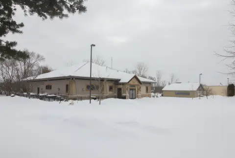 Restaurant Buildings Near Crossroads Mall