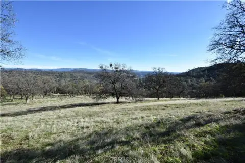 Expansive Land Near Lake Oroville