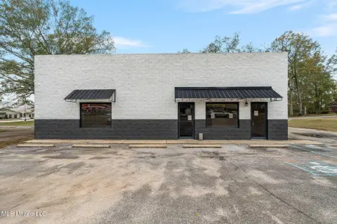 Bay Springs Office Building For Sale