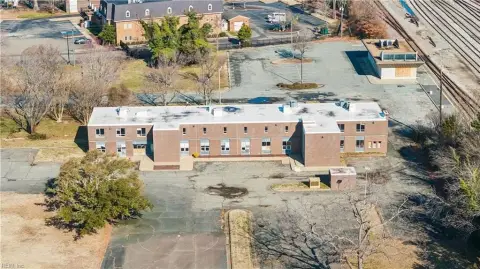 Versatile Building on Warwick Boulevard